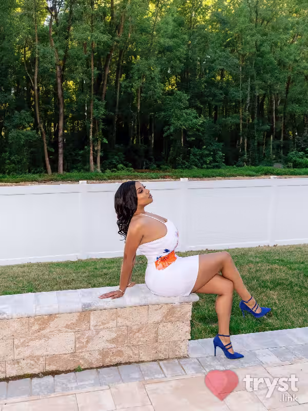 Escort Mia Moore in Alexandria, VA