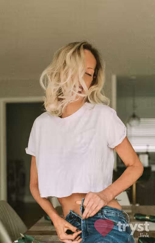 Escort Daria Sharp in Alpharetta, GA