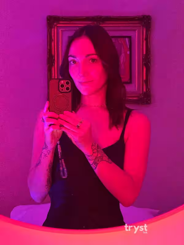 Massage/S&M Elle De La Luz in Boston, MA