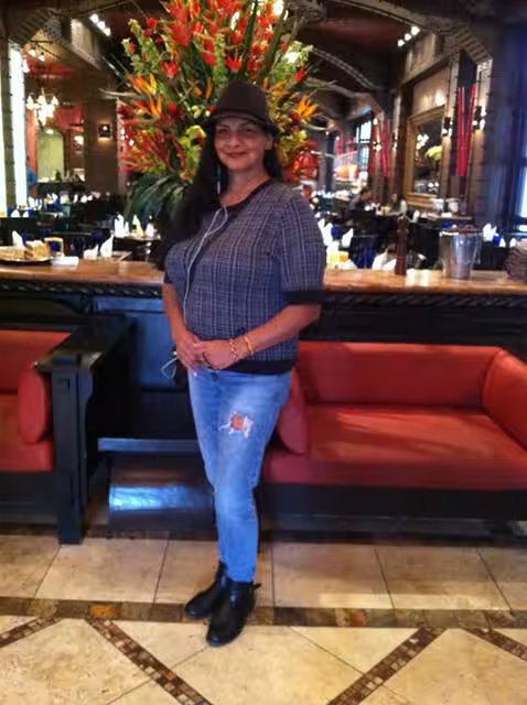 Escort/Massage Colombia in Chicago, IL