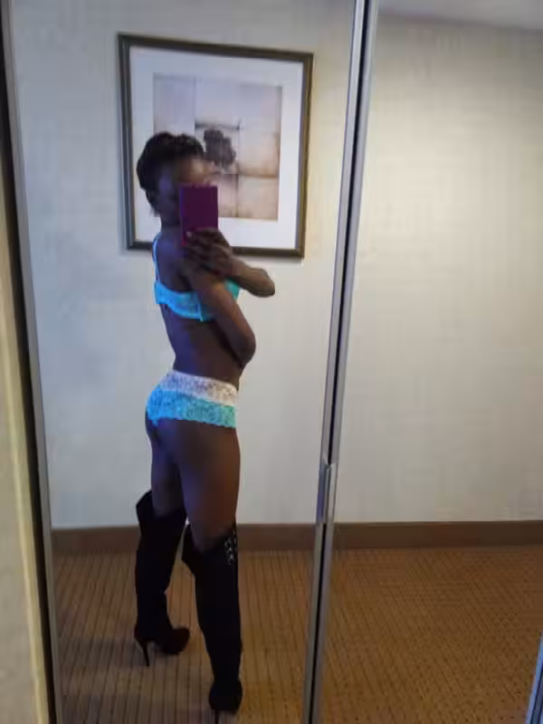 Escort/S&M Moana Lisa in Chicago, IL