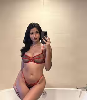 Escort/S&M Sarah Arabic in Chicago, IL