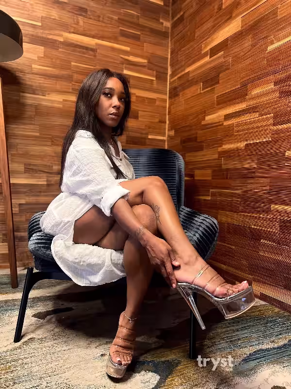 Escort Luna Lakeys in Cleveland, OH