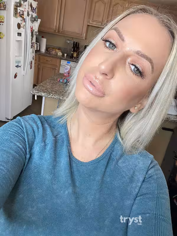 Escort Quinn Waters in Columbus, OH