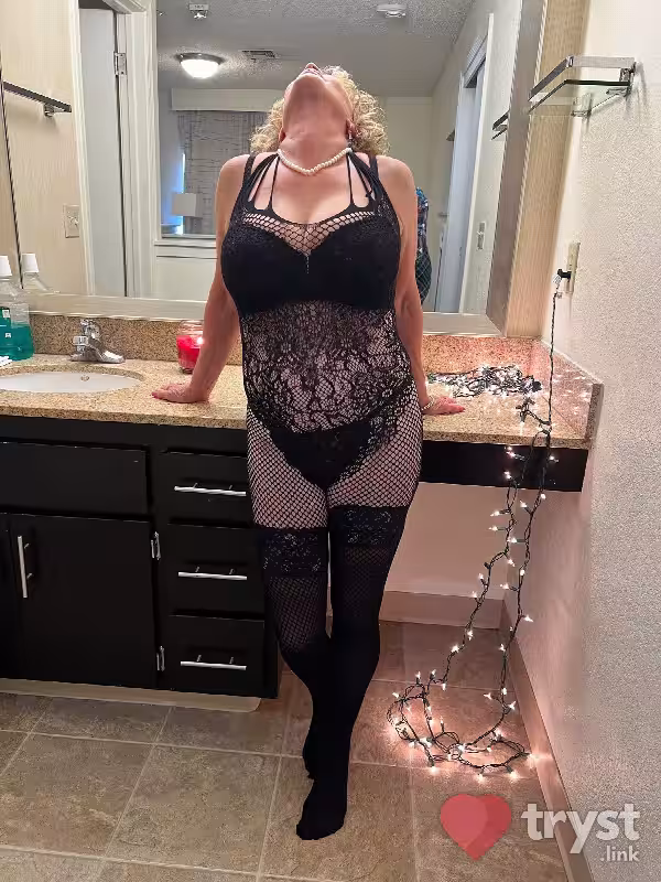 companion/Massage Teddi in Corona, CA