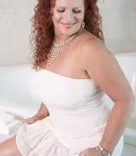 companion/Massage Mature Bobbi in Long Island, NY