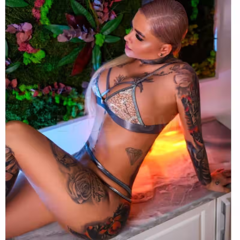 Escort/Massage Mona in Long Island, NY