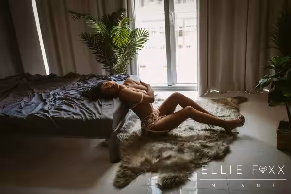 Escort/Massage Ellie Fox in Miami, FL
