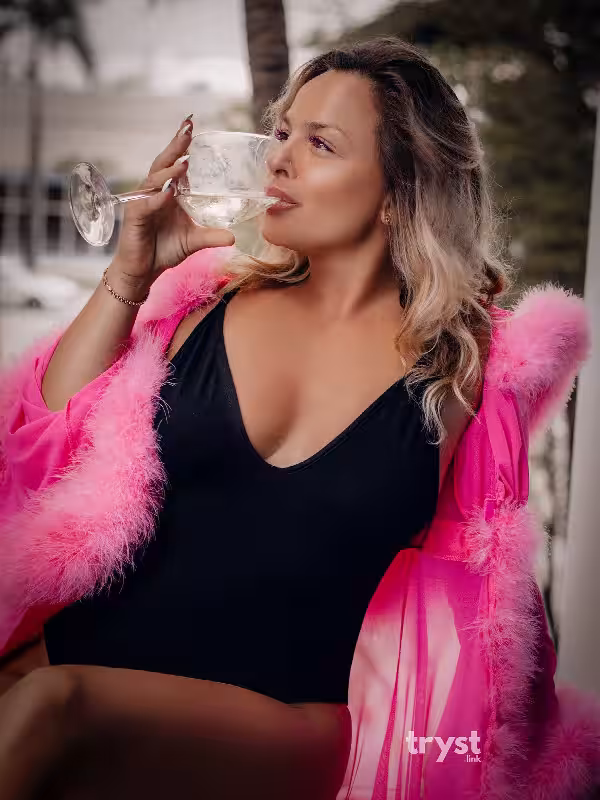 Escort/Massage Elisa in Naples, FL