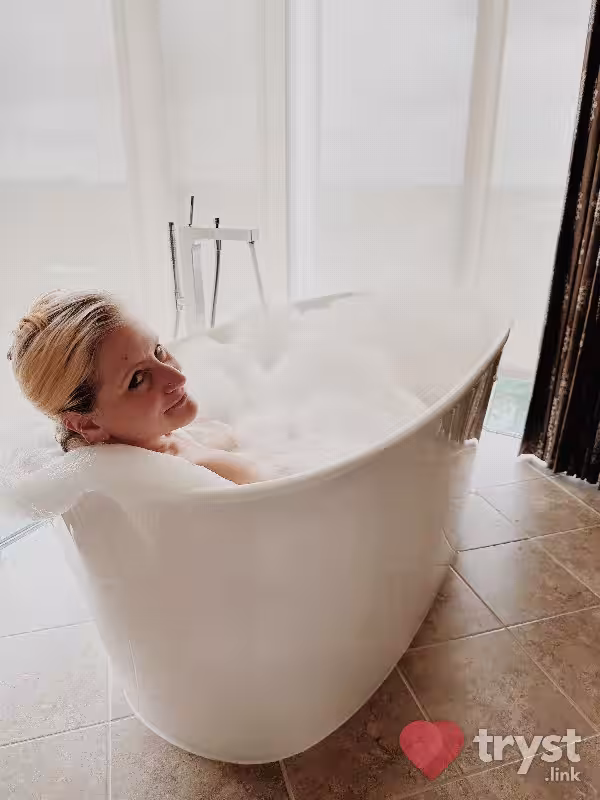 Escort/Massage/S&M Seraphina Mature in Philadelphia, PA