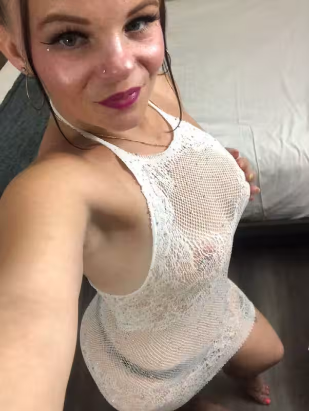 Escort Polly Pocket in Queens, NY