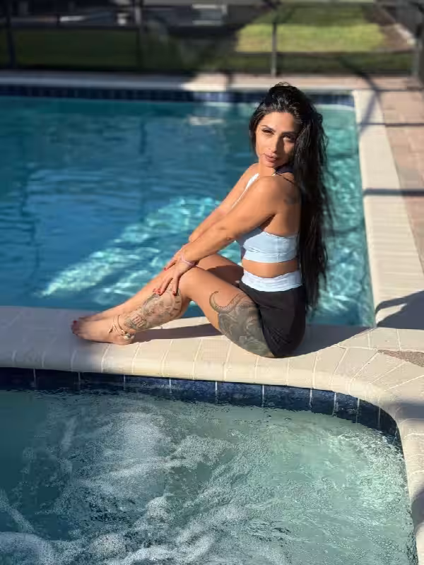 Escort Sarah in Schaumburg, IL