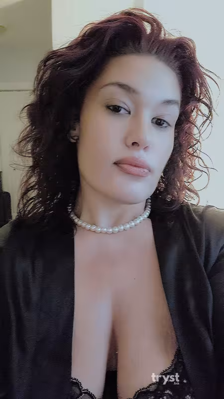 Isla Flores - Escort - Chicago
