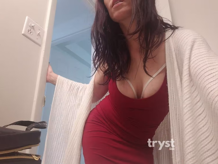 Escort - Kennedy Caillouette - Chicago