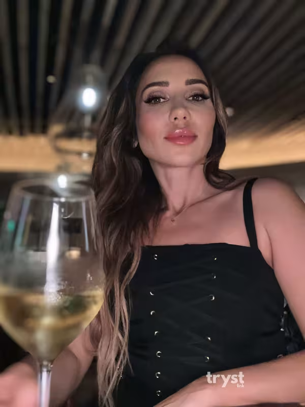 Los Angeles - Escort - Lucy Flawless